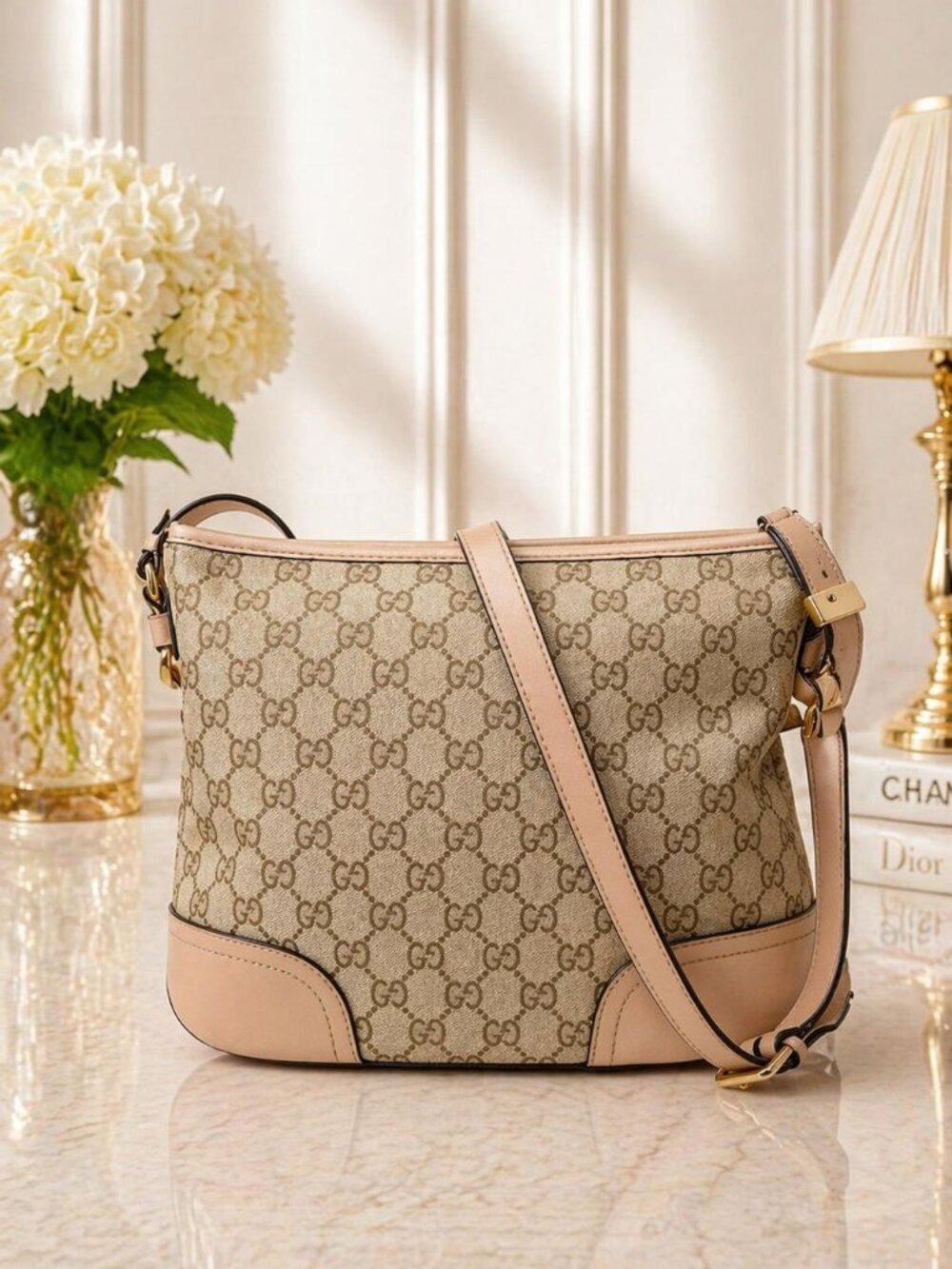 Authentic Gucci Leather Shoulder Bag 400-022026